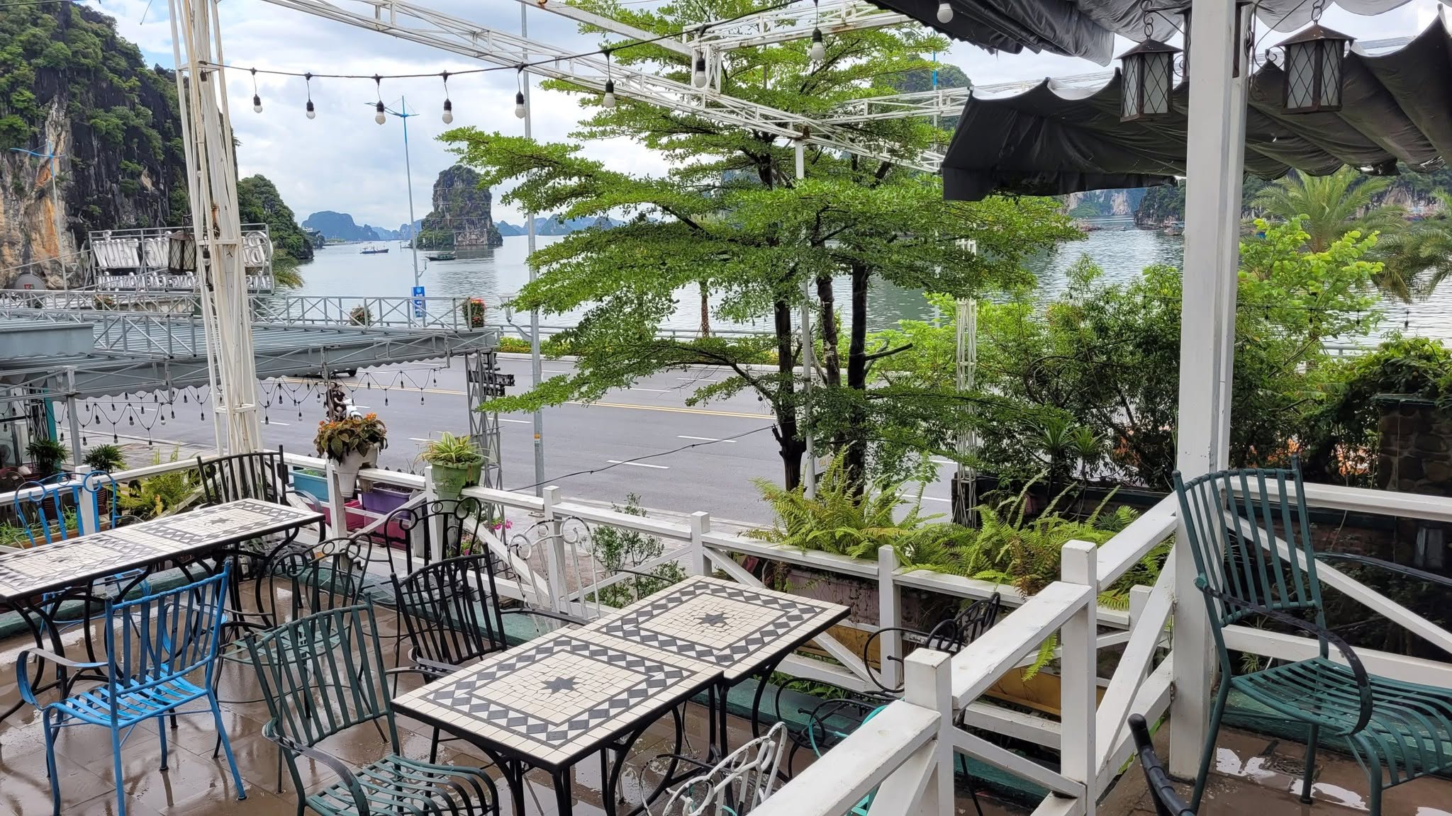 Cafe view đẹp hướng ra biển