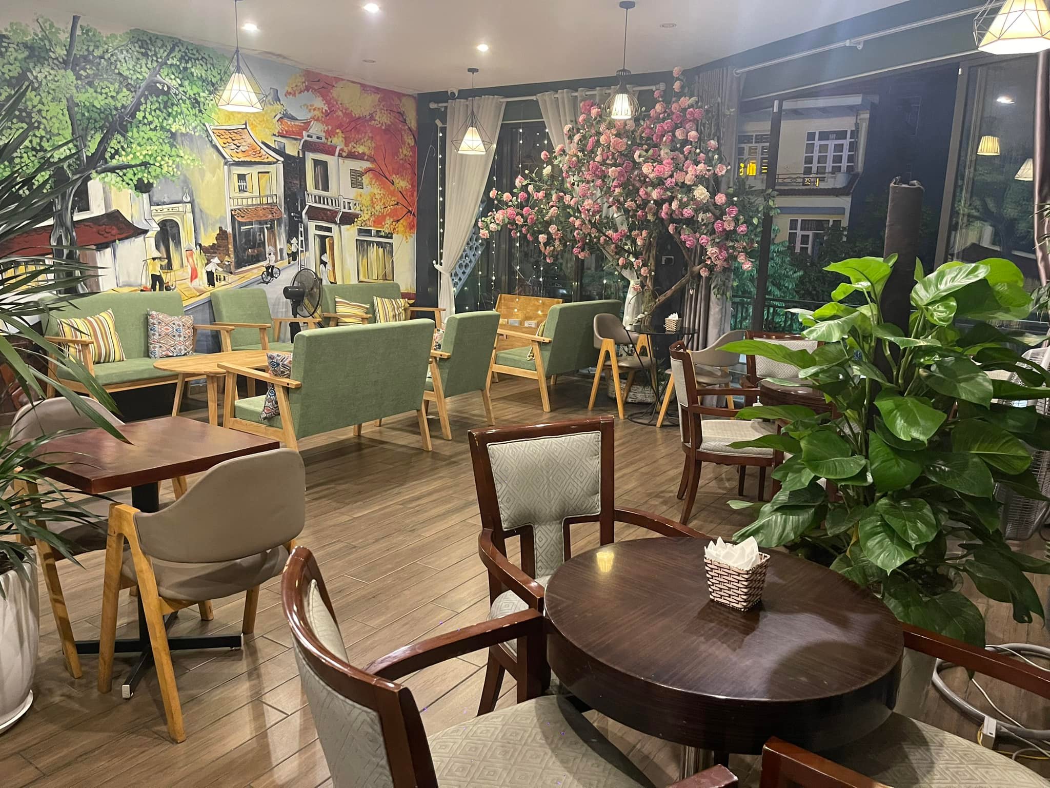 AICHA Coffee & Tea - Không gian quán gần gũi, nhẹ nhàng