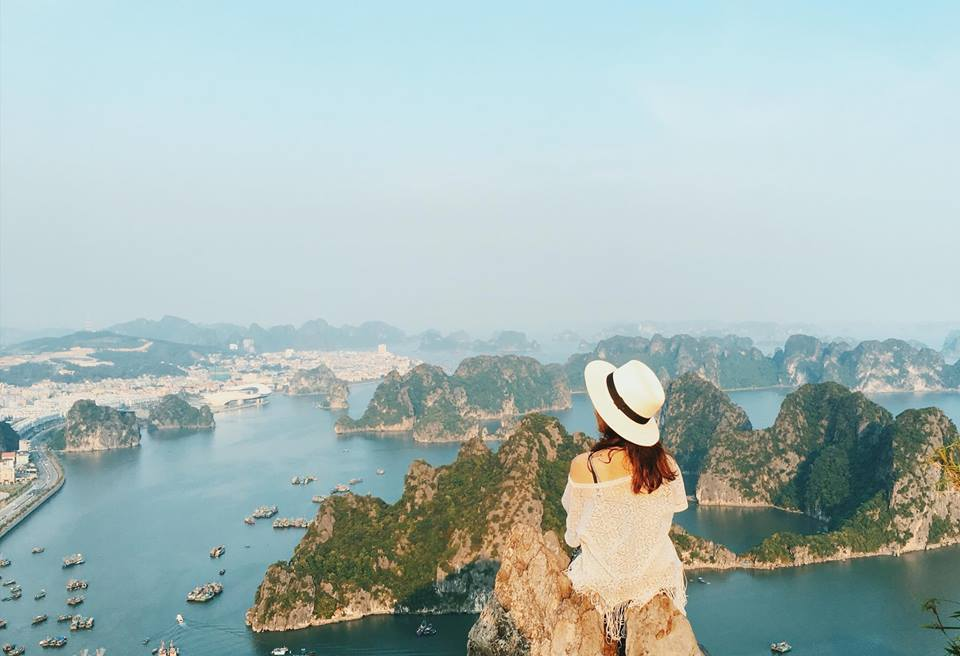Đỉnh núi Bài Thơ - toàn cảnh biển hùng vĩ