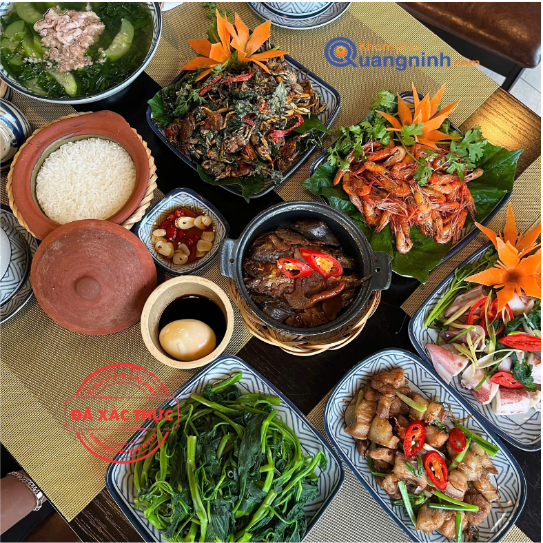 Bữa cơm mang hương vị quen thuộc của bữa cơm “nhà” tại Cơm niêu Mùa Vàng